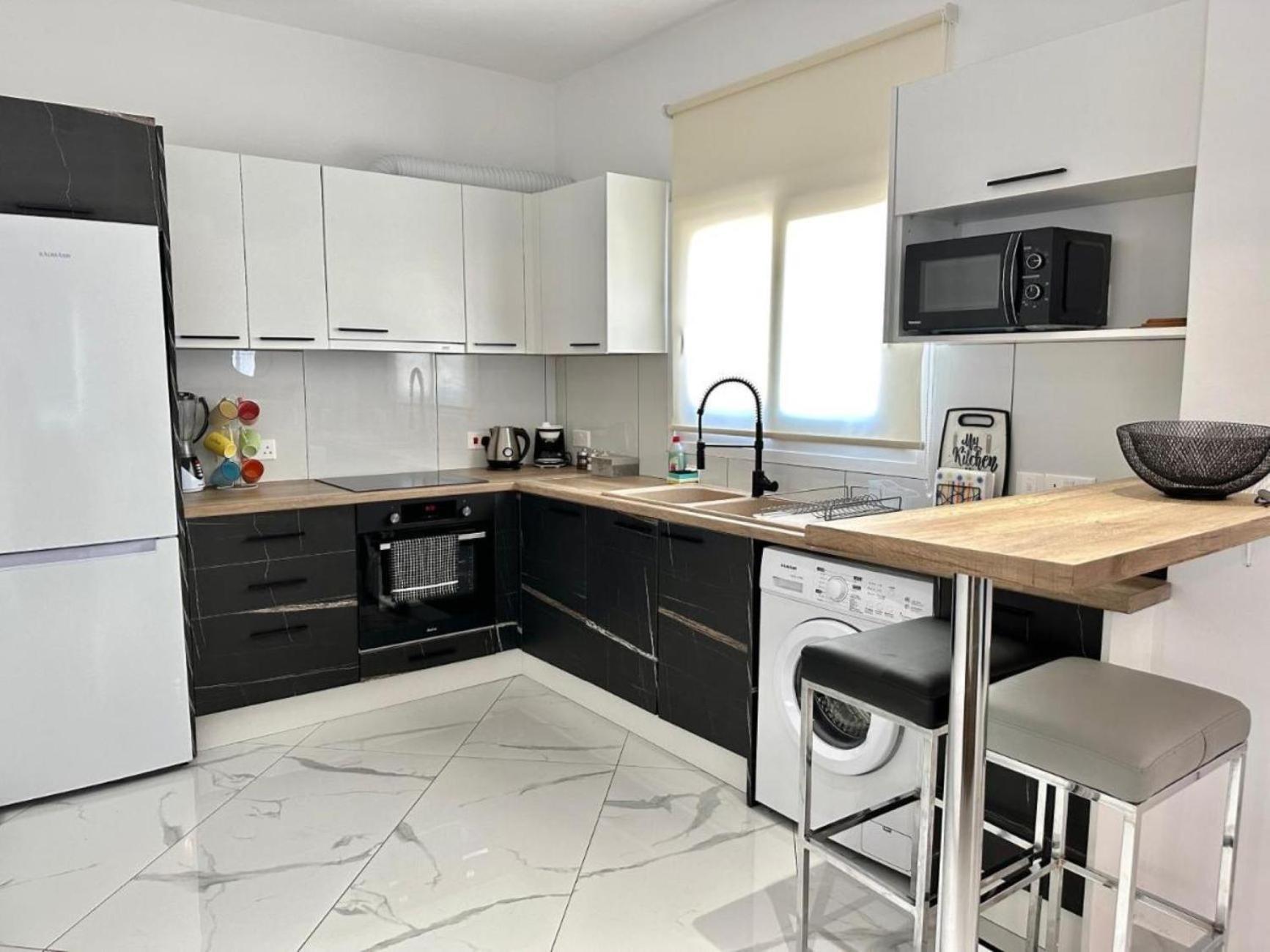 H&O Boulevard Breeze Apartment! Paphos Exterior foto